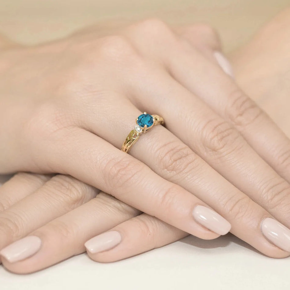 Zlatý prsten s 0,50ct topazem London Blue a 0,02ct diamanty