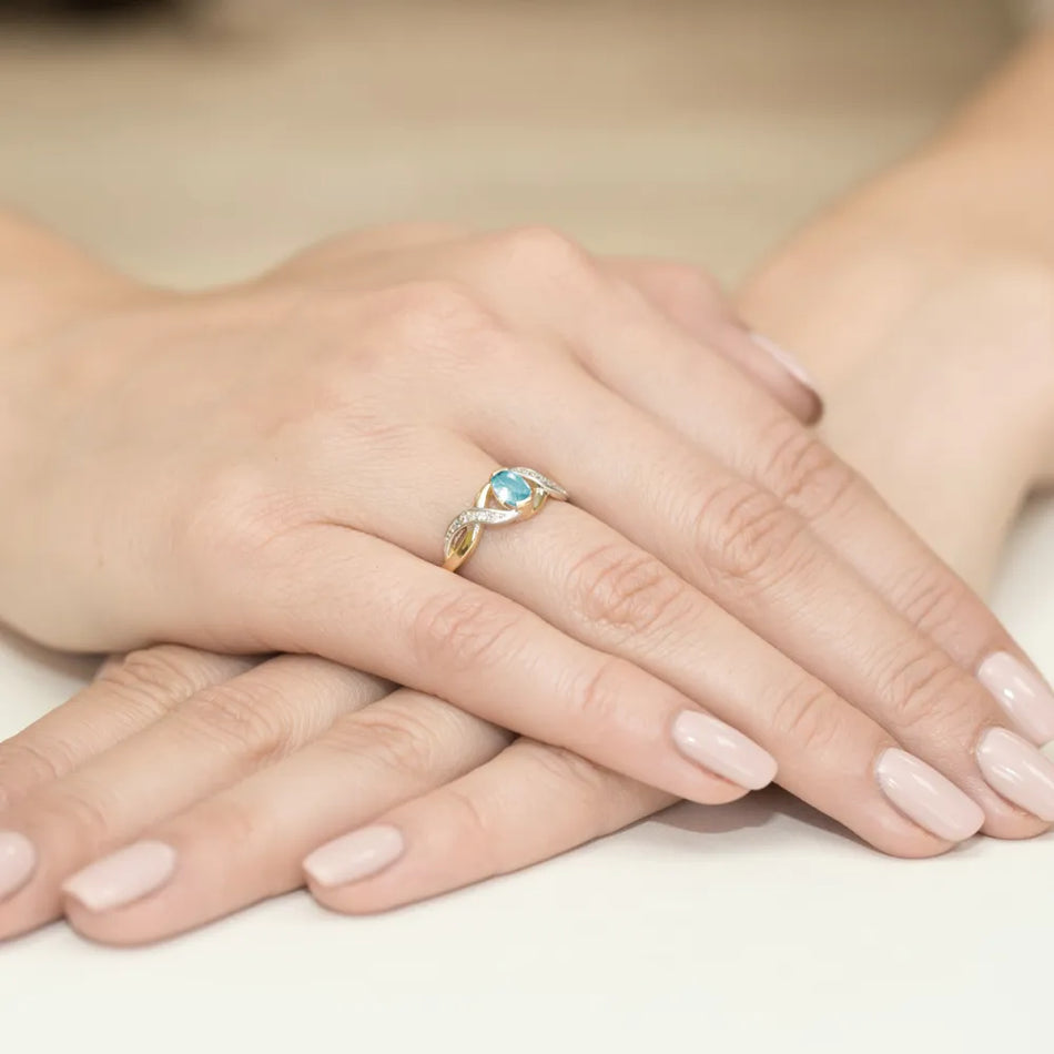 Gold Ring with 0.50ct Topaz and 0.05ct Diamonds