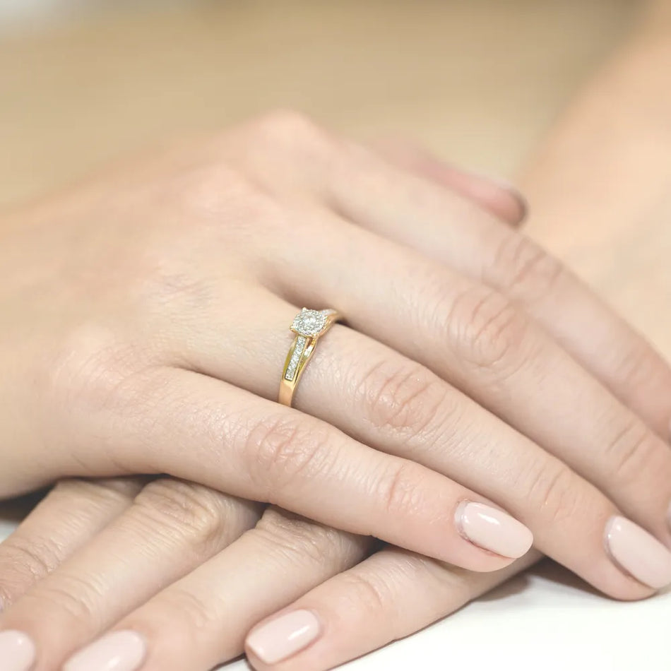 Gold Ring with 0.04ct and 0.09ct Diamonds