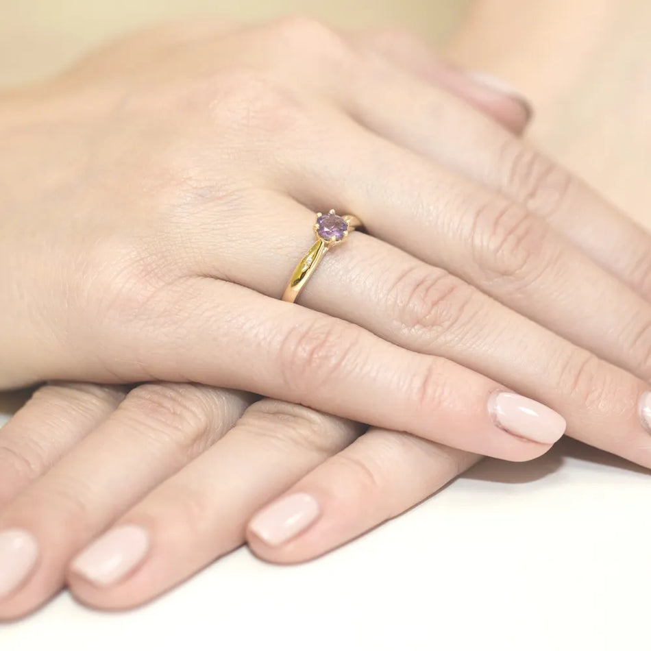 Gold Ring with 0.50ct Amethyst and Diamonds