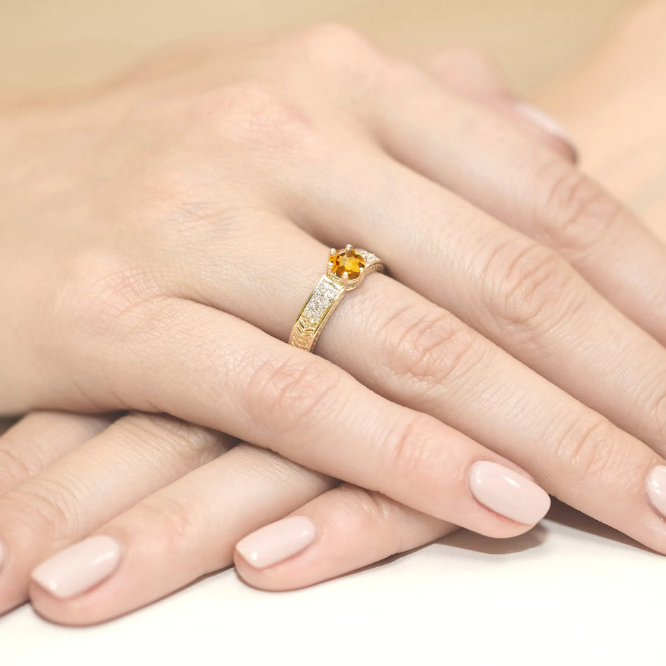 Gold Ring with 0.50ct Citrin and Diamonds