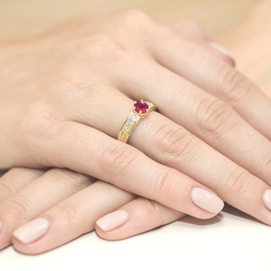Gold Ring with 0.60ct Ruby and Diamonds
