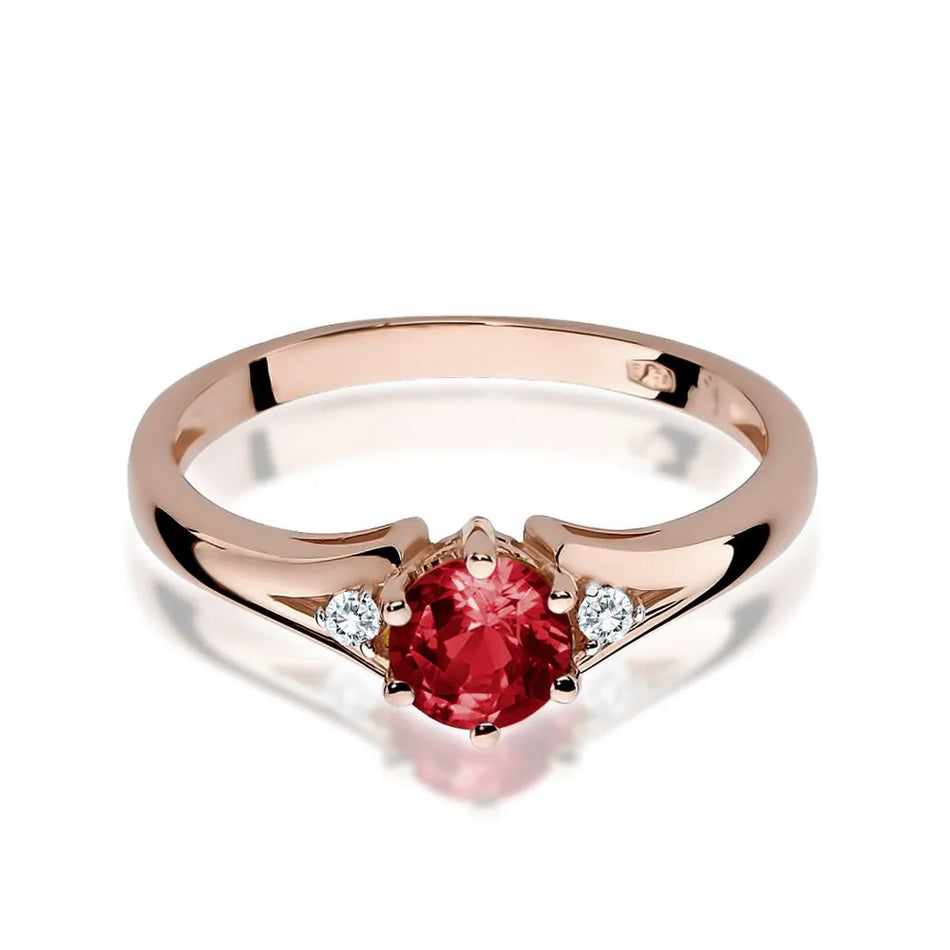 Gold Ring with 0.60ct Garnet and Diamonds
