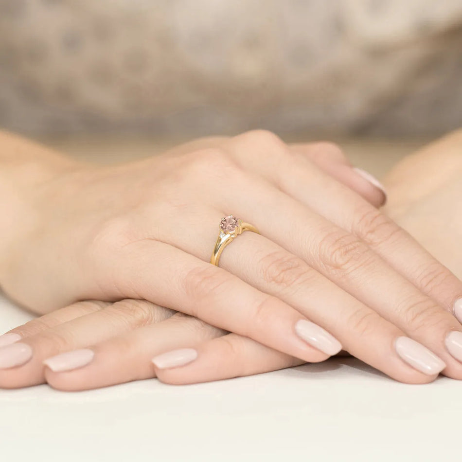 Goldring mit 0,40 ct Morganit und Diamanten