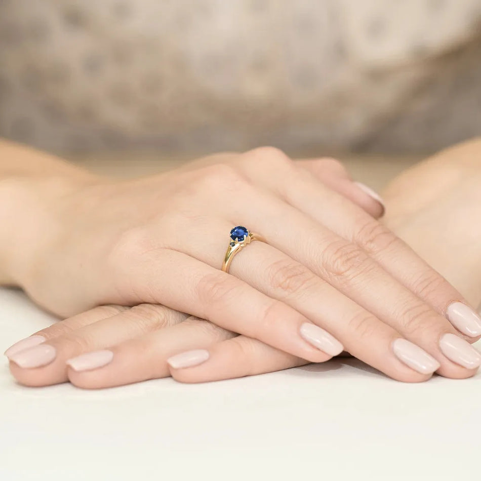 Gold Ring with 0.50ct Sapphire and Black Diamonds