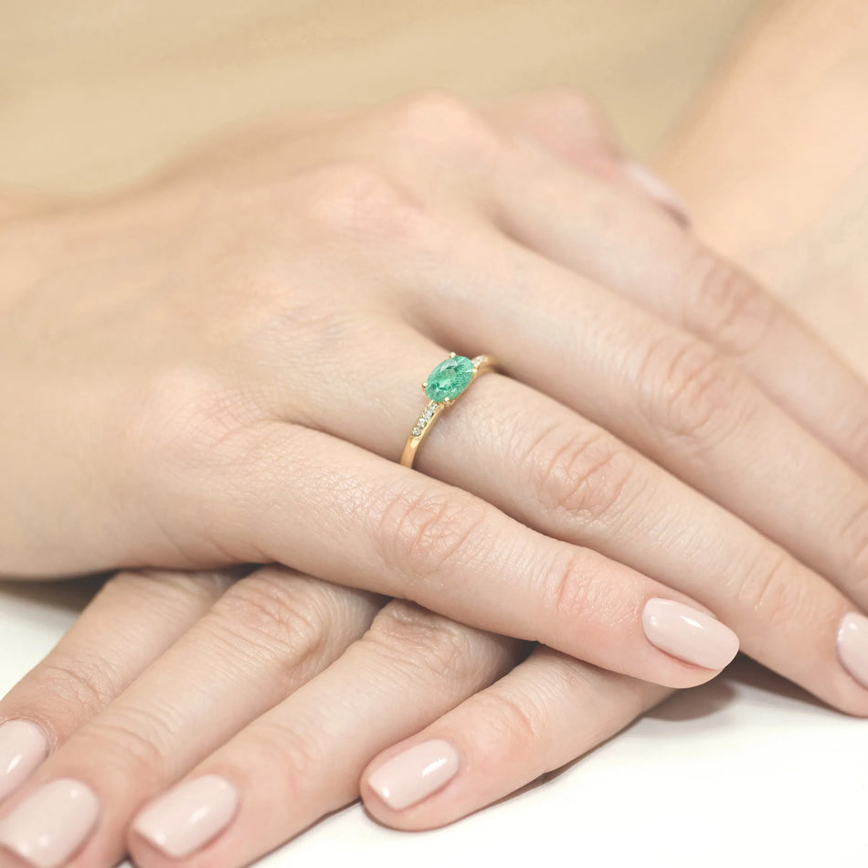 Zlatý prsten se smaragdem 0,40 ct a diamanty 0,03 ct