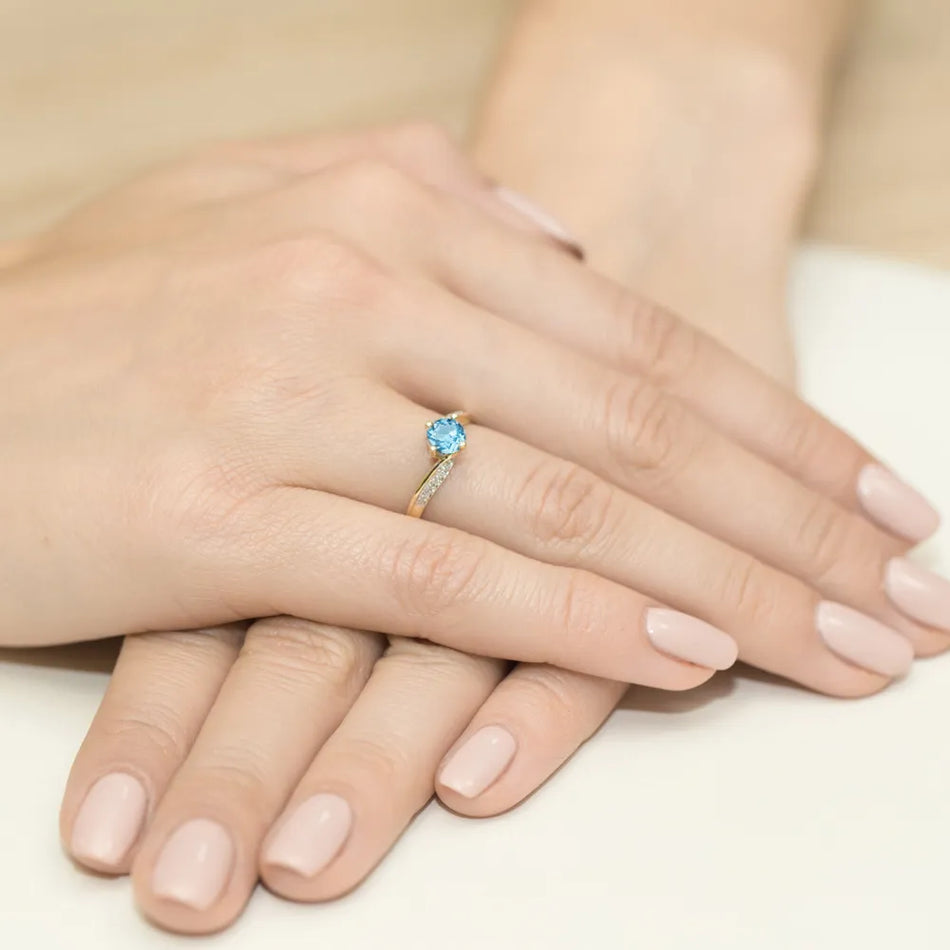 Goldring mit 0,50 ct Topas und 0,05 ct Diamanten