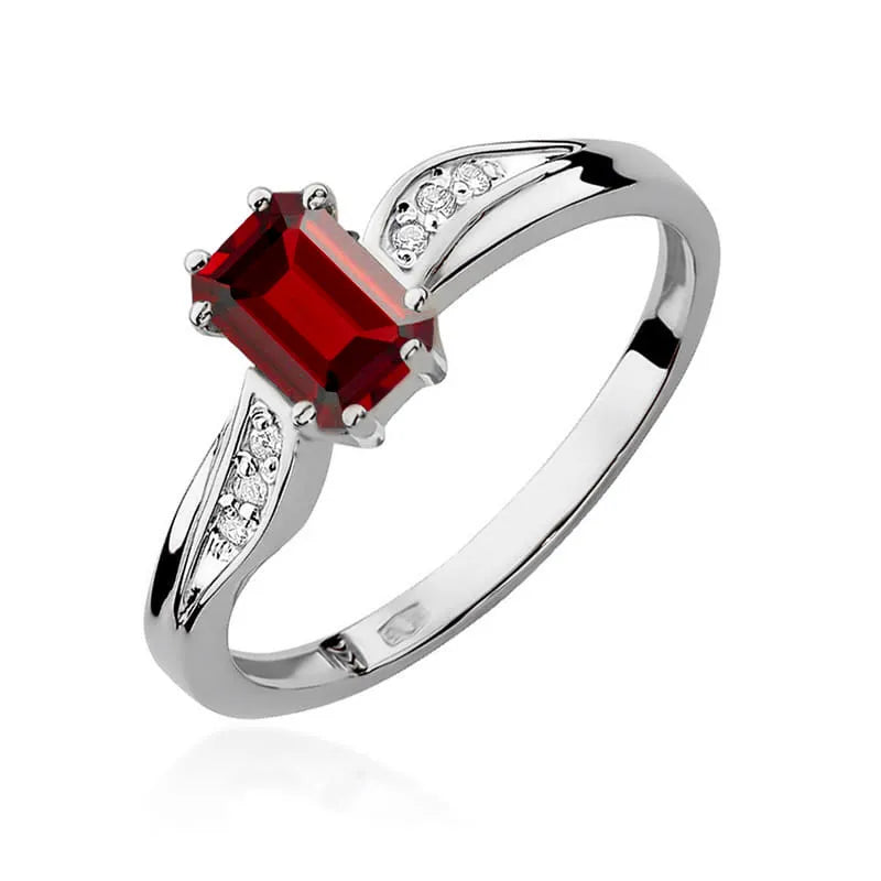 Gold Ring with 0.80ct Ruby and 0.03ct Diamonds