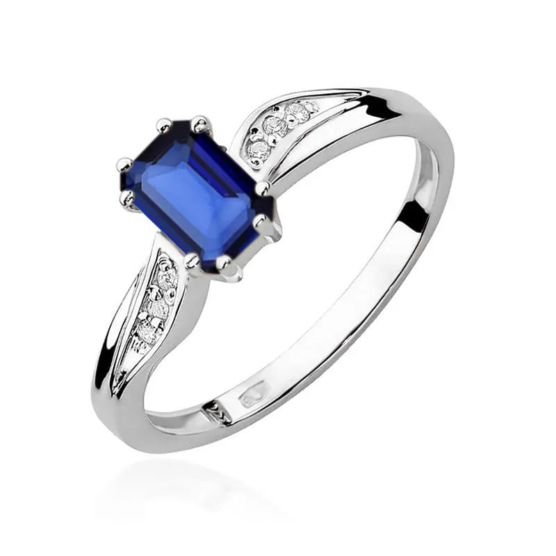 Gold Ring with 0.60ct Sapphire and 0.03ct Diamonds