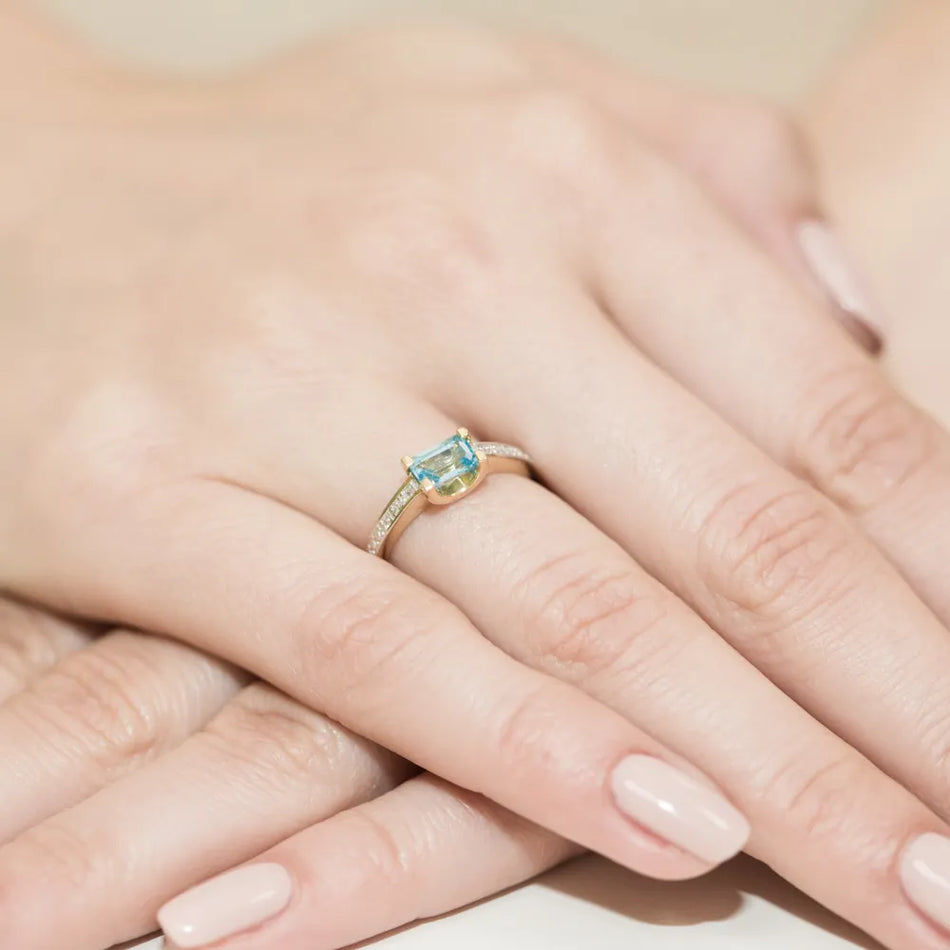 Goldring mit 0,65 ct Topas und 0,03 ct Diamanten