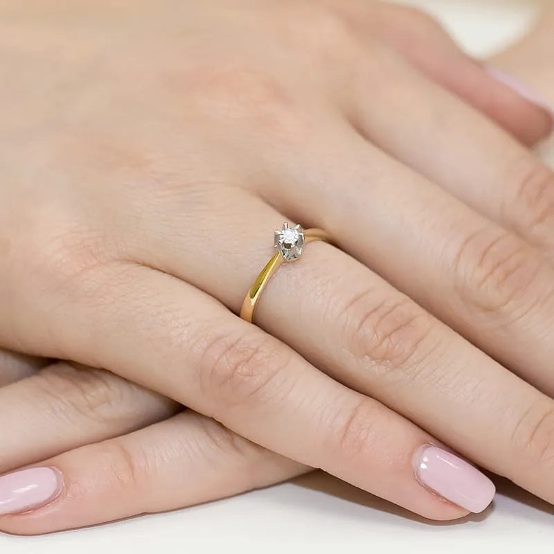 Zlatý prsteň s diamantom 0,08 ct