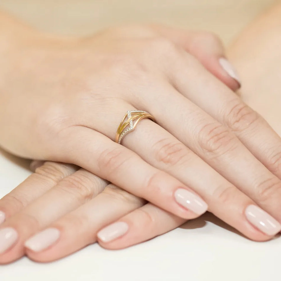 Zlatý prsten s diamanty 0,03 ct