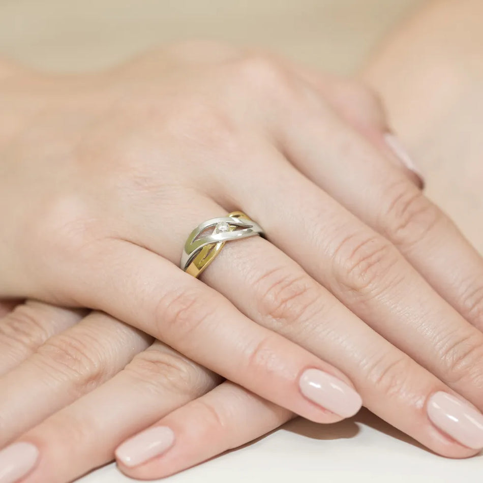 Zlatý prsteň s diamantom 0,04 ct