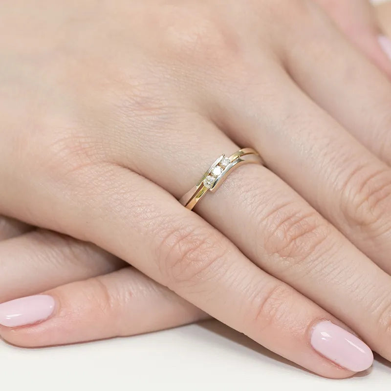 Zlatý prsteň s diamantmi 0,12 ct