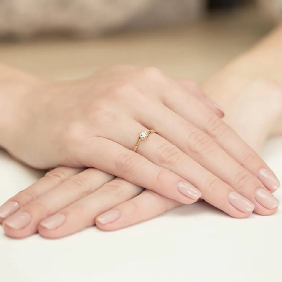 Zlatý prsten s diamantem 0,10 ct