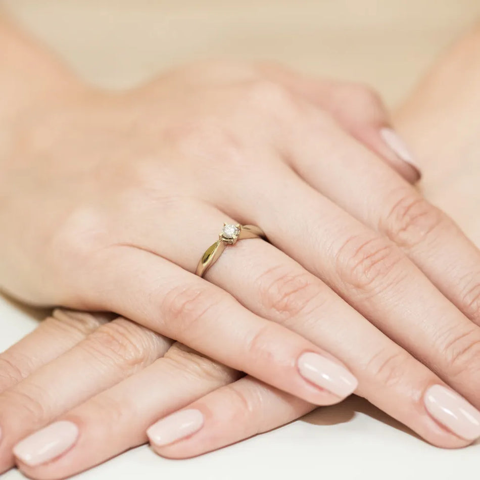 Goldring mit 0,12 ct Diamant