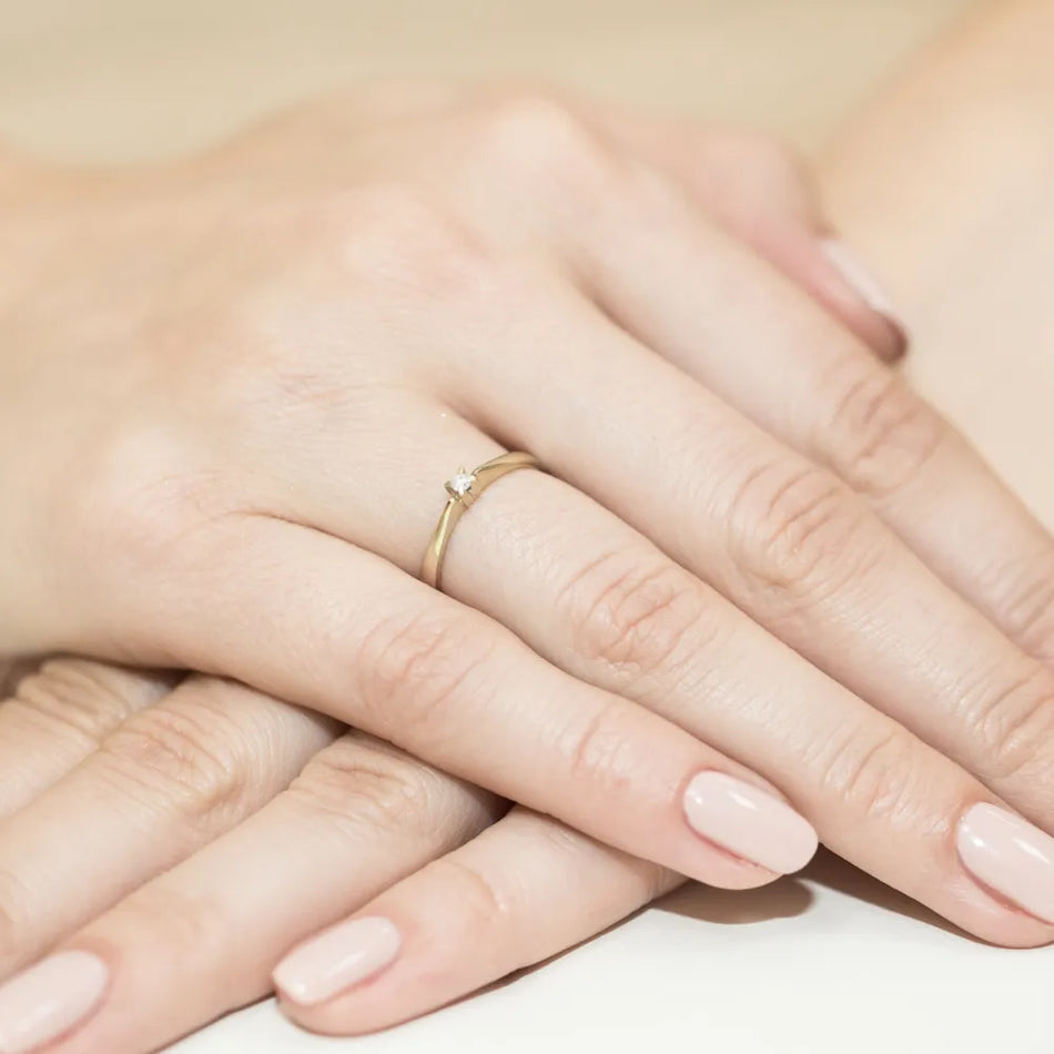 Zlatý prsten s diamantem 0,03 ct