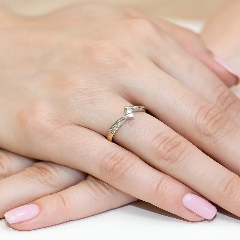 Zlatý prsteň s diamantmi 0,13 ct a 0,03 ct