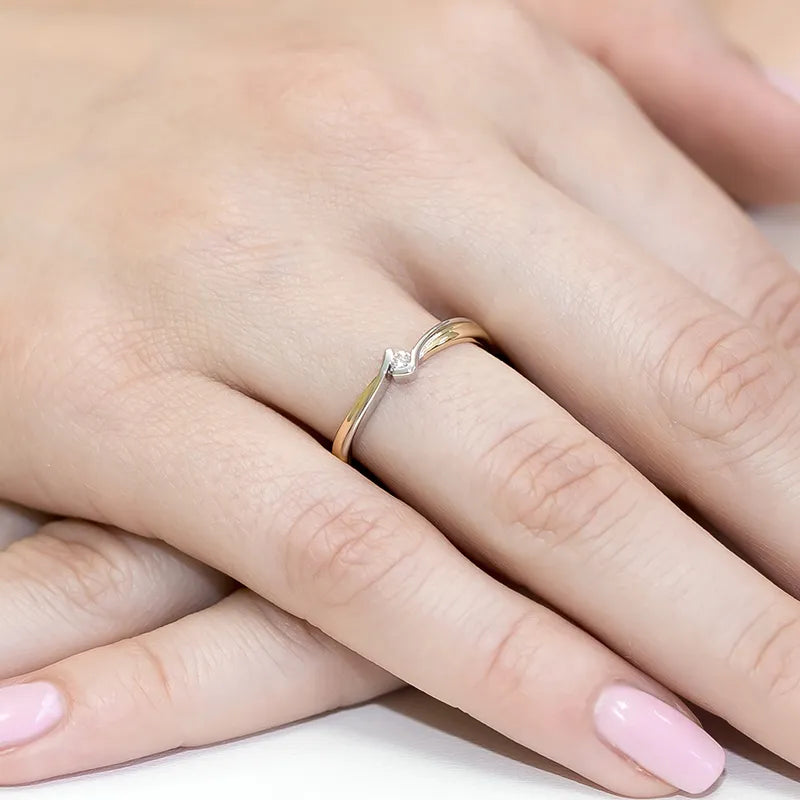 Goldring mit 0,04 ct Diamant