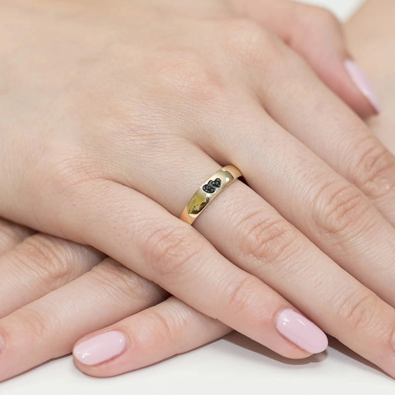 Goldring mit 0,019 ct schwarzen Diamanten