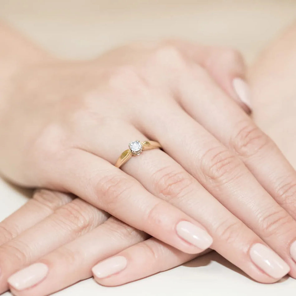 Goldring mit 0,25 ct Labrodiamanten