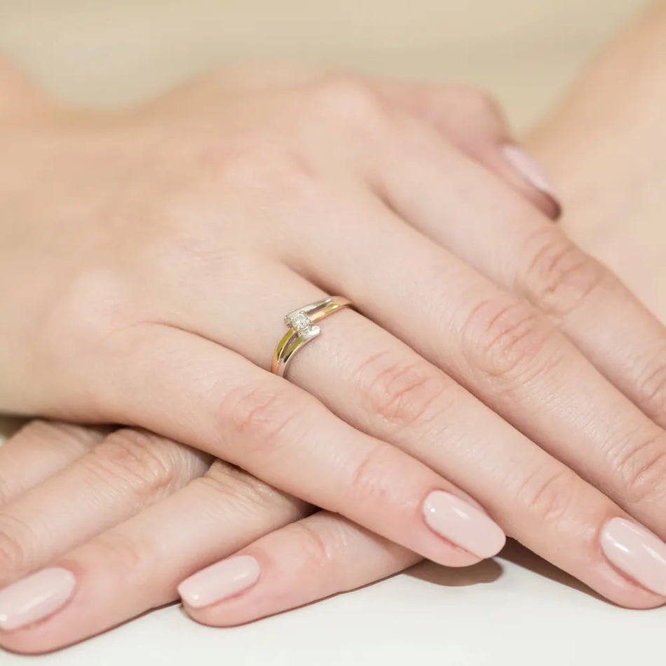 Goldring mit 0,08 ct Diamant