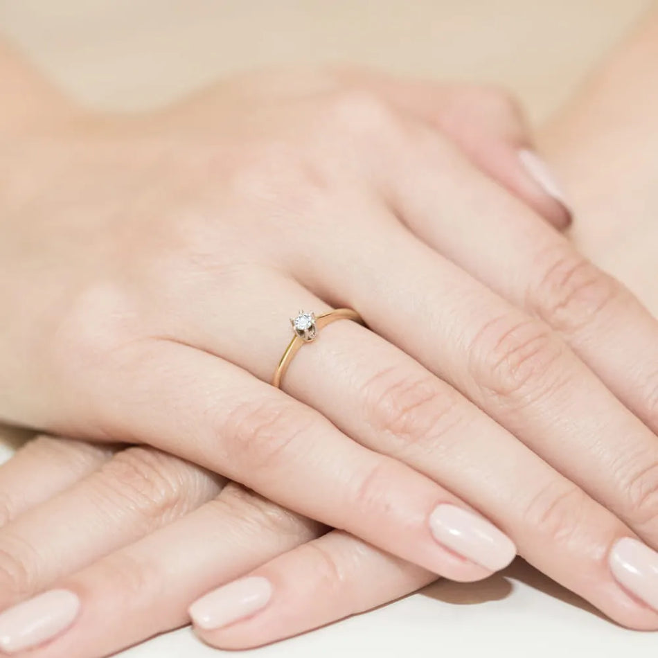 Ein Goldring mit 0,10 ct Diamant