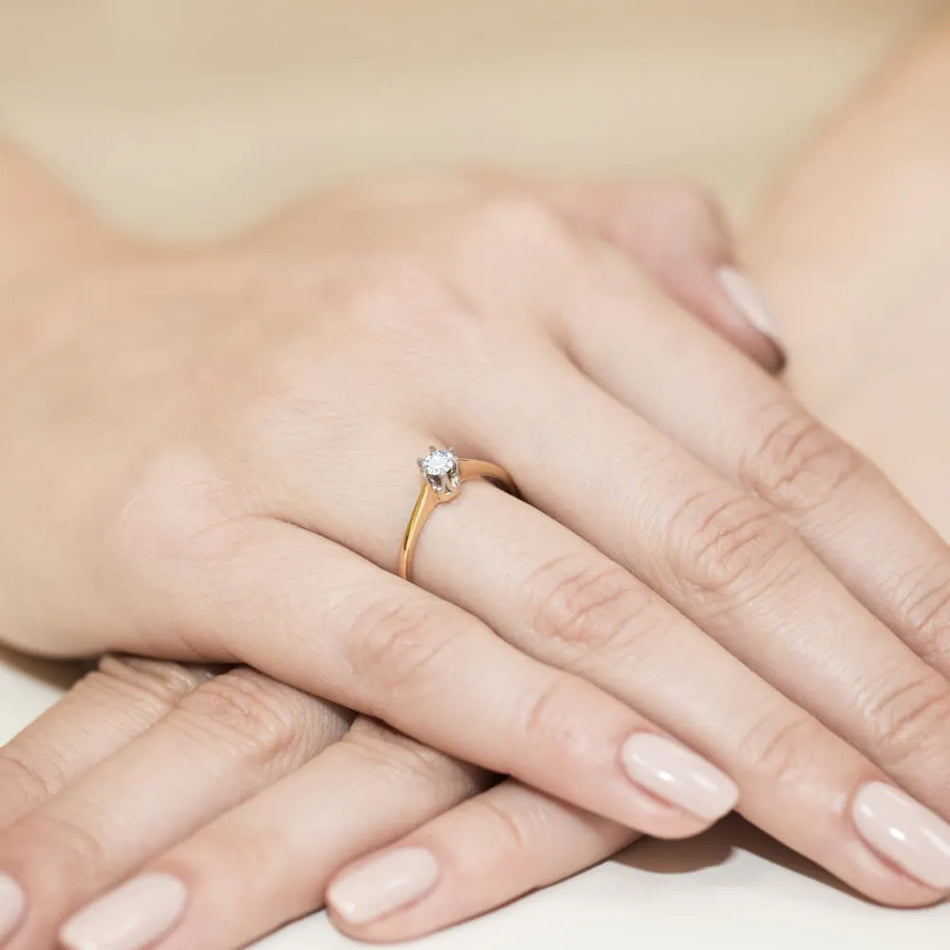 Ein Goldring mit 0,20 ct Diamant