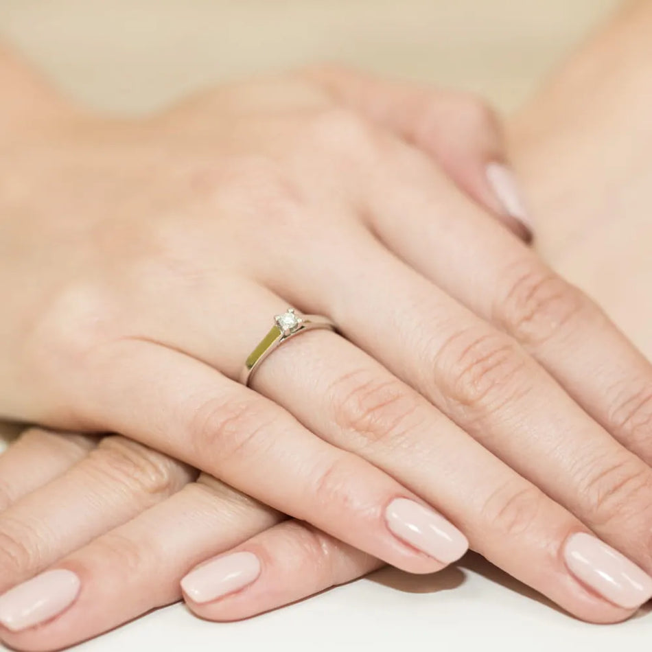 Goldring mit 0,08 ct Diamant