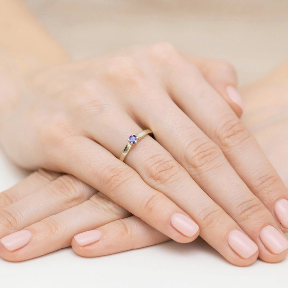 Zlatý prsteň s 0,15 ct tanzanitom