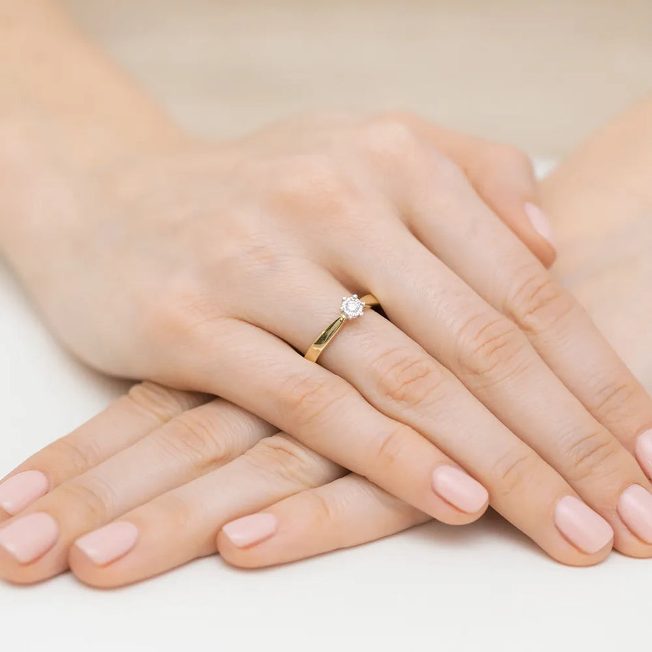 Zlatý prsten s diamantem 0,10 ct