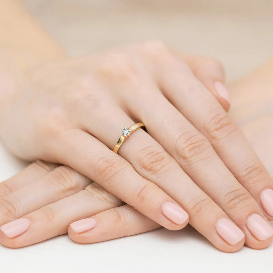 Zlatý prsten s diamantem 0,15 ct