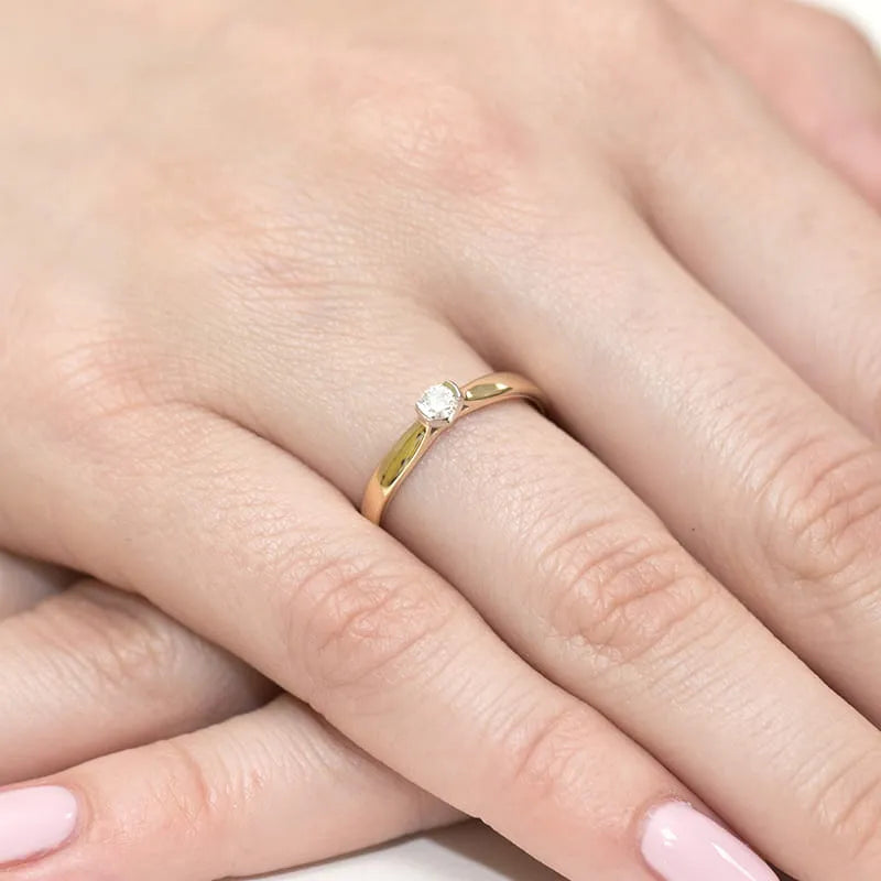 Zlatý prsten s diamantem 0,10 ct