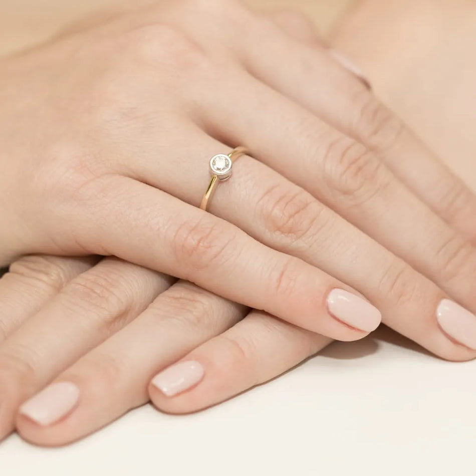 Goldring mit 0,30 ct Diamant