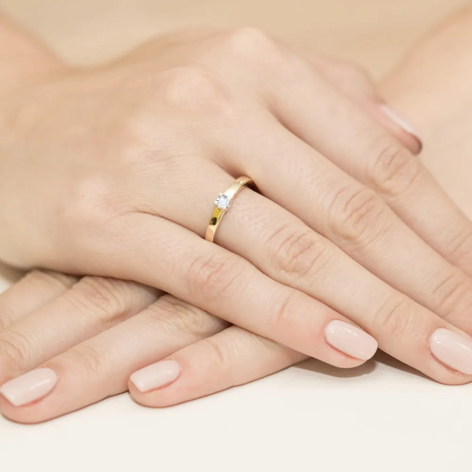 Zlatý prsten s diamantem 0,08 ct