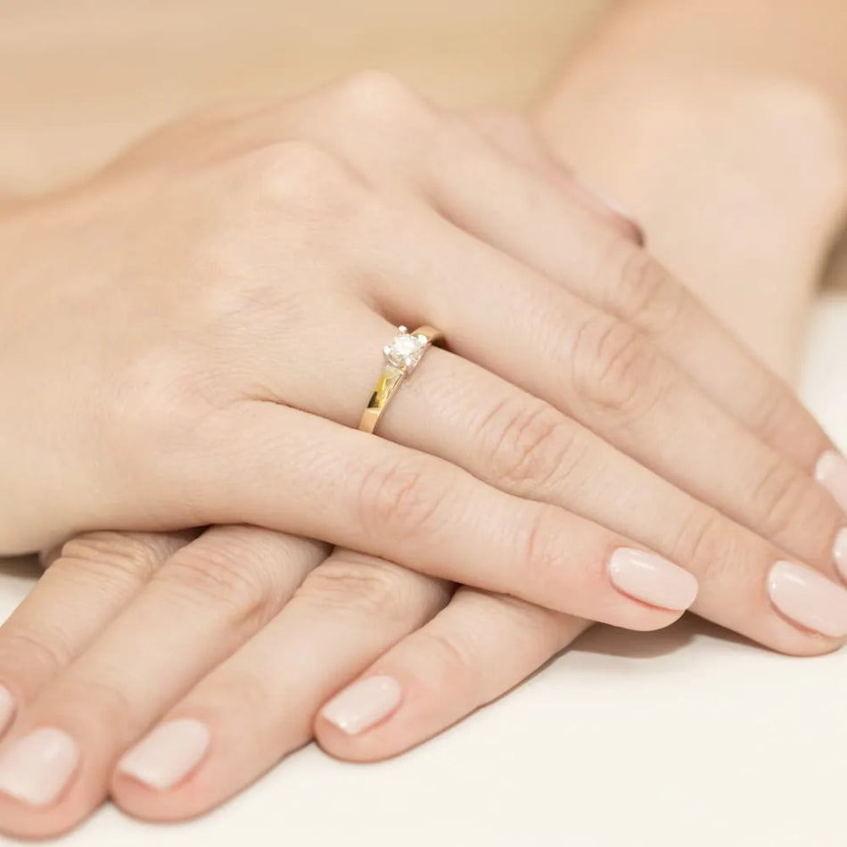 Goldring mit 0,25 ct Labrodiamanten