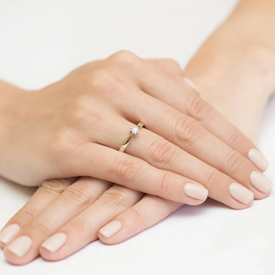 Zlatý prsteň s diamantom 0,15 ct