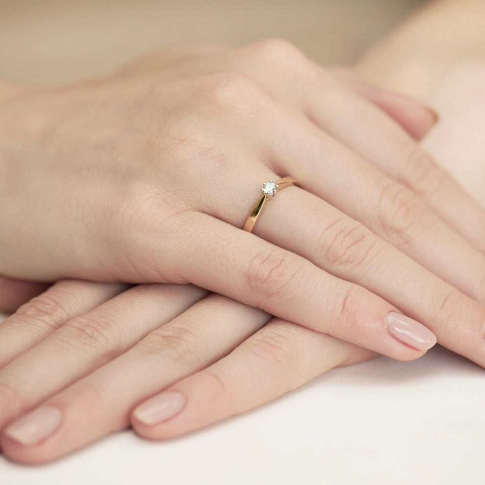 Zlatý prsten s diamantem 0,08 ct