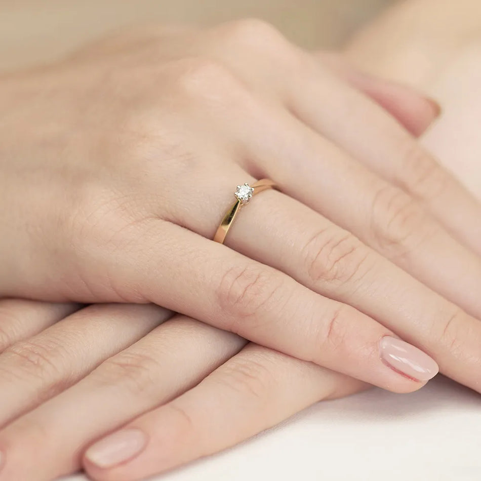 Goldring mit 0,30 ct Diamant