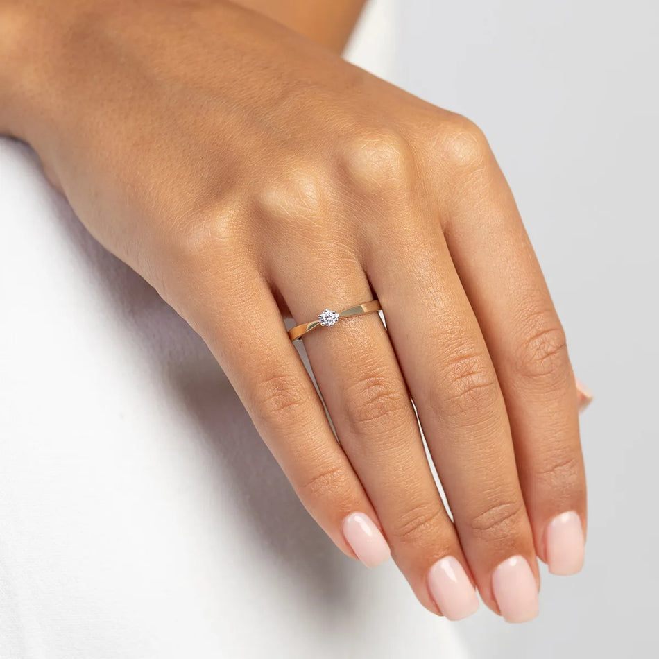 Zlatý prsten s 0.10ct laboratorním diamantem