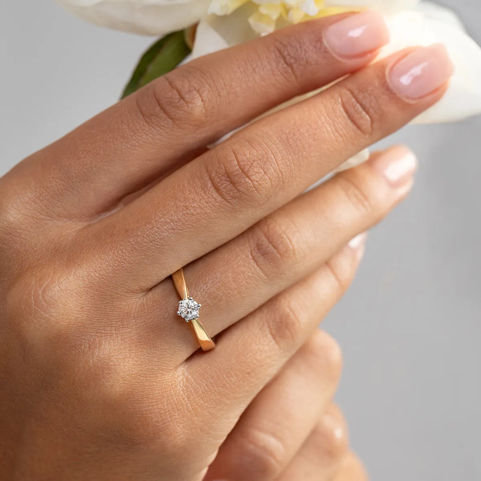 Zlatý prsten s 0,30ct laboratorním diamantem