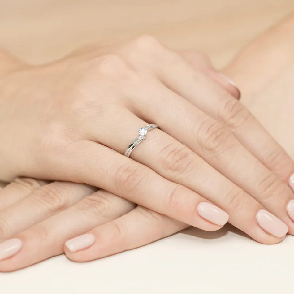 Zlatý prsteň s diamantom 0,10 ct