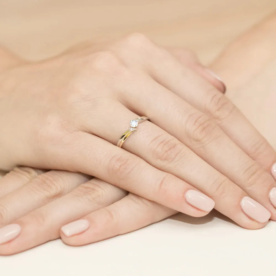 Zlatý prsten s diamantem 0,08 ct