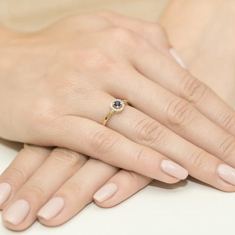 Zlatý prsten se safírem 0,15 ct a diamanty 0,08 ct