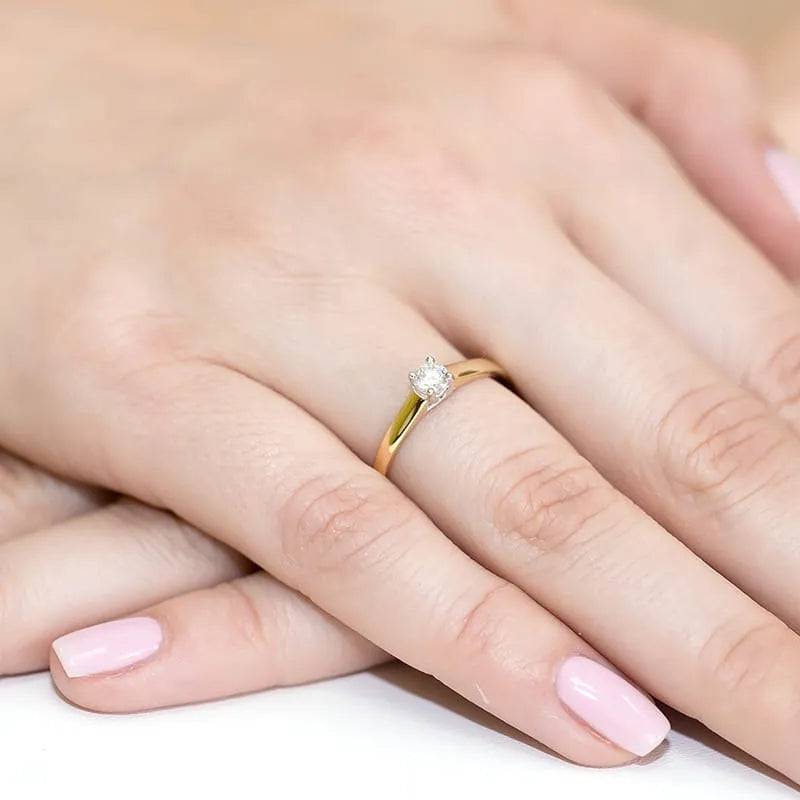 Zlatý prsteň s diamantom 0,20 ct