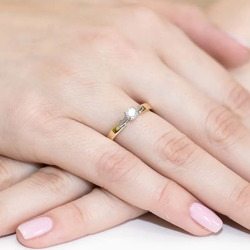 Zlatý prsteň s diamantom 0,20 ct