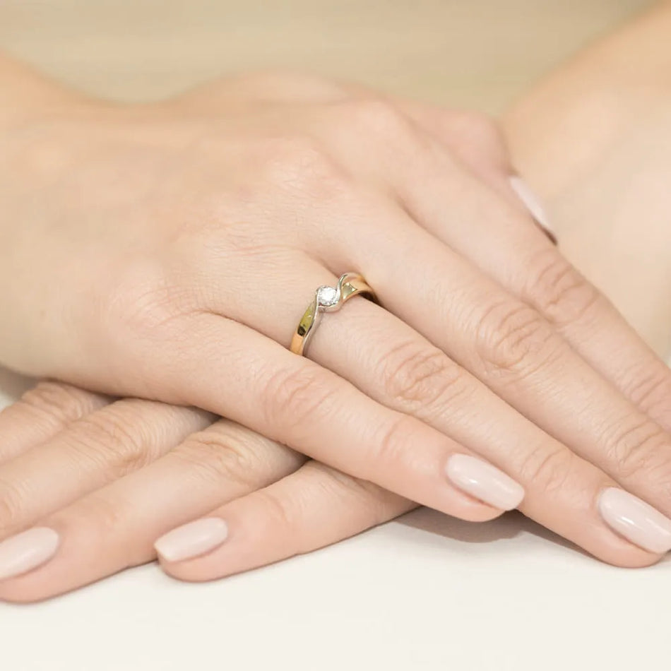 Gold Ring with 0.15ct Lab-Diamond