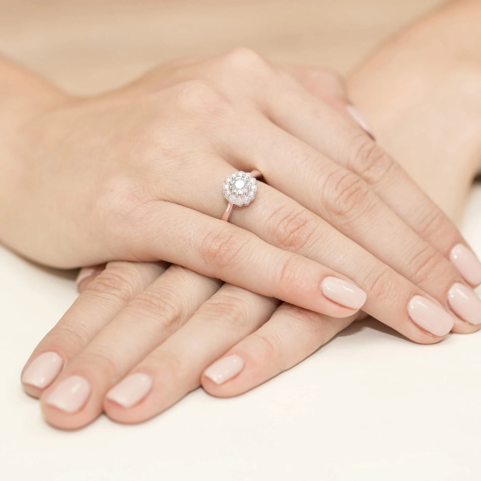 Zlatý prsteň s 0.50ct laboratórnym diamantom a 0.174ct laboratórnymi diamantmi