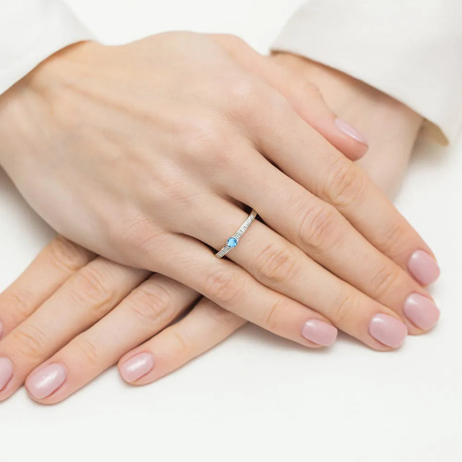 Gold Ring with 0.15ct Topaz and 0.05ct Diamonds