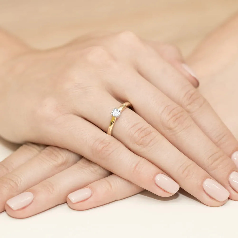 Goldring mit 0,25 ct Labrodiamanten